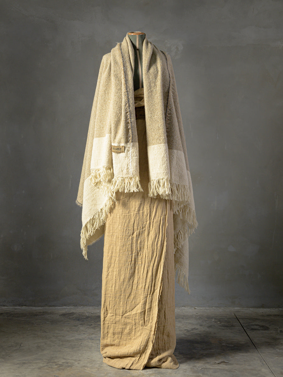 Hela D2 Linen-Blend Throw Camel