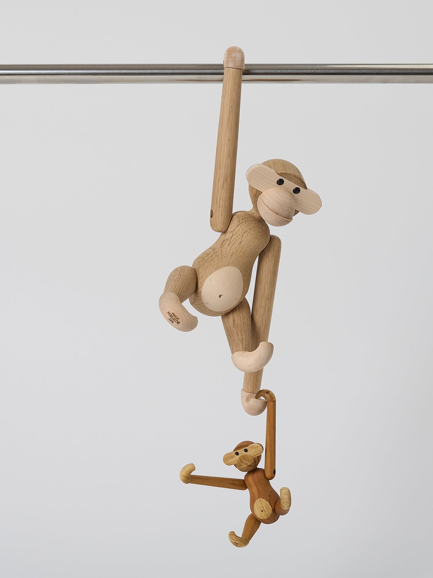 Monkey small Oak H18.5cm