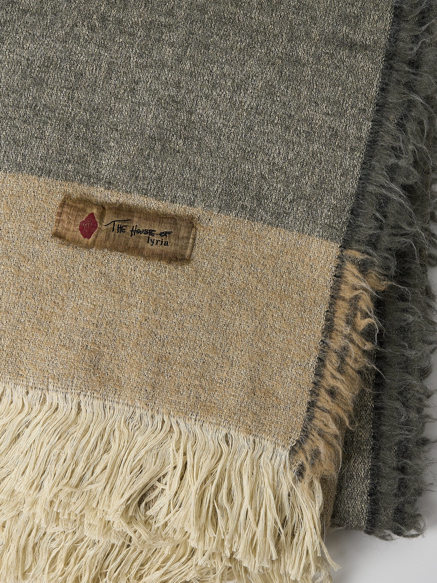 Hela D2 Linen-Blend Throw Grey