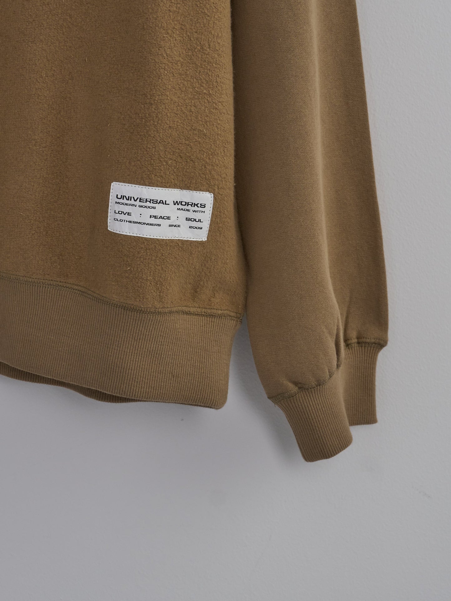 Sweatshirt in Brush Back Sweat - Sand