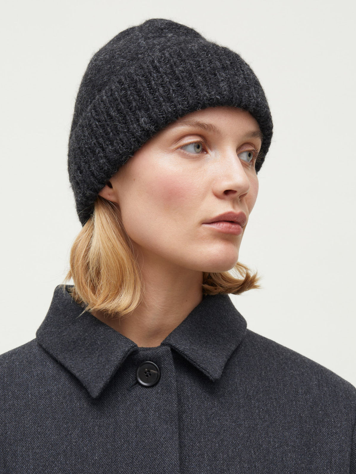 Llama Wool Beanie – Pure Dark Grey