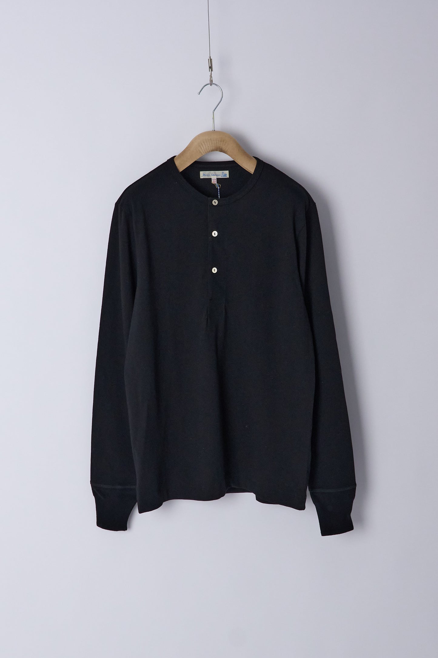 2M06.99 Refined Long Sleeve Henley Deep Black