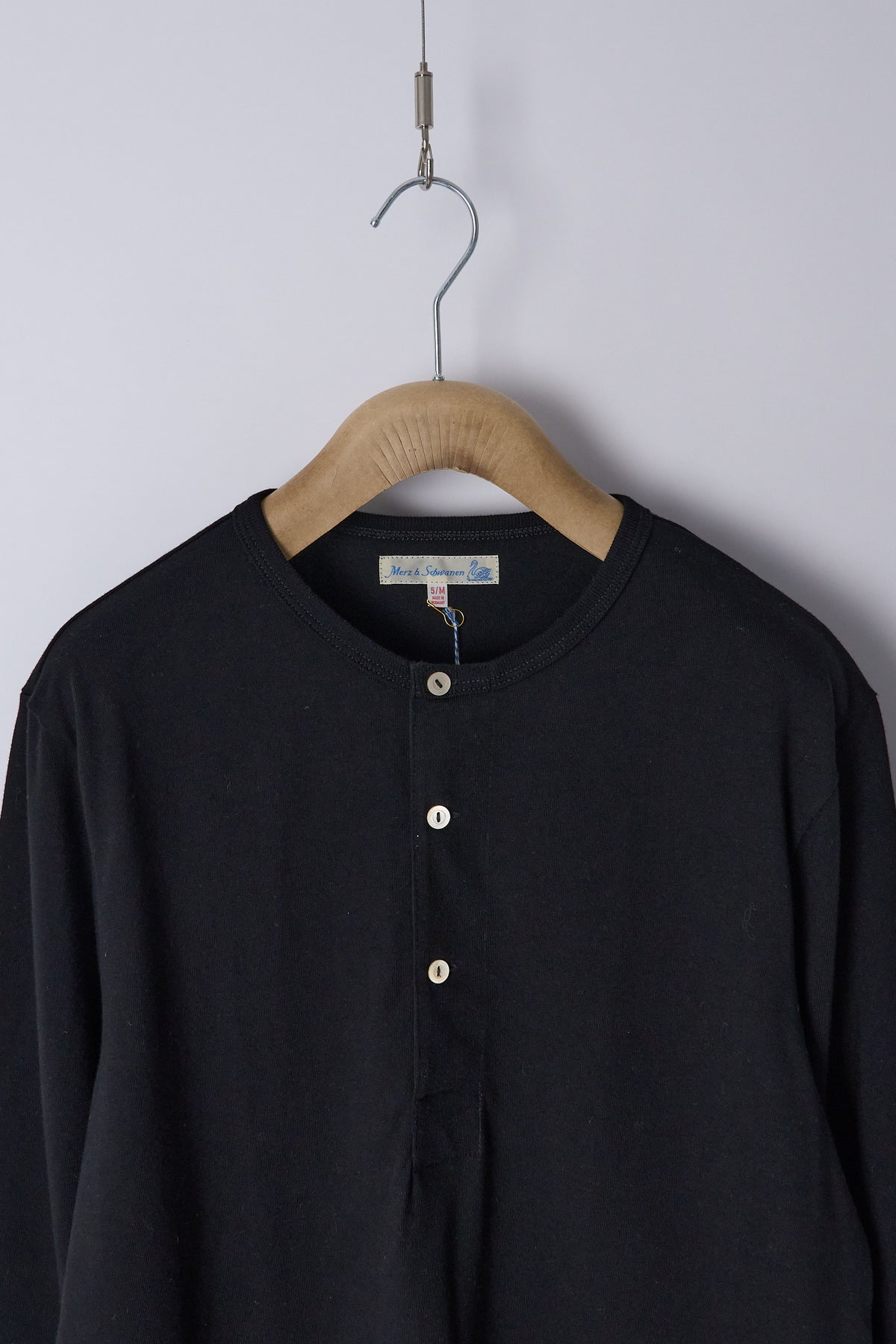 2M06.99 Refined Long Sleeve Henley Deep Black