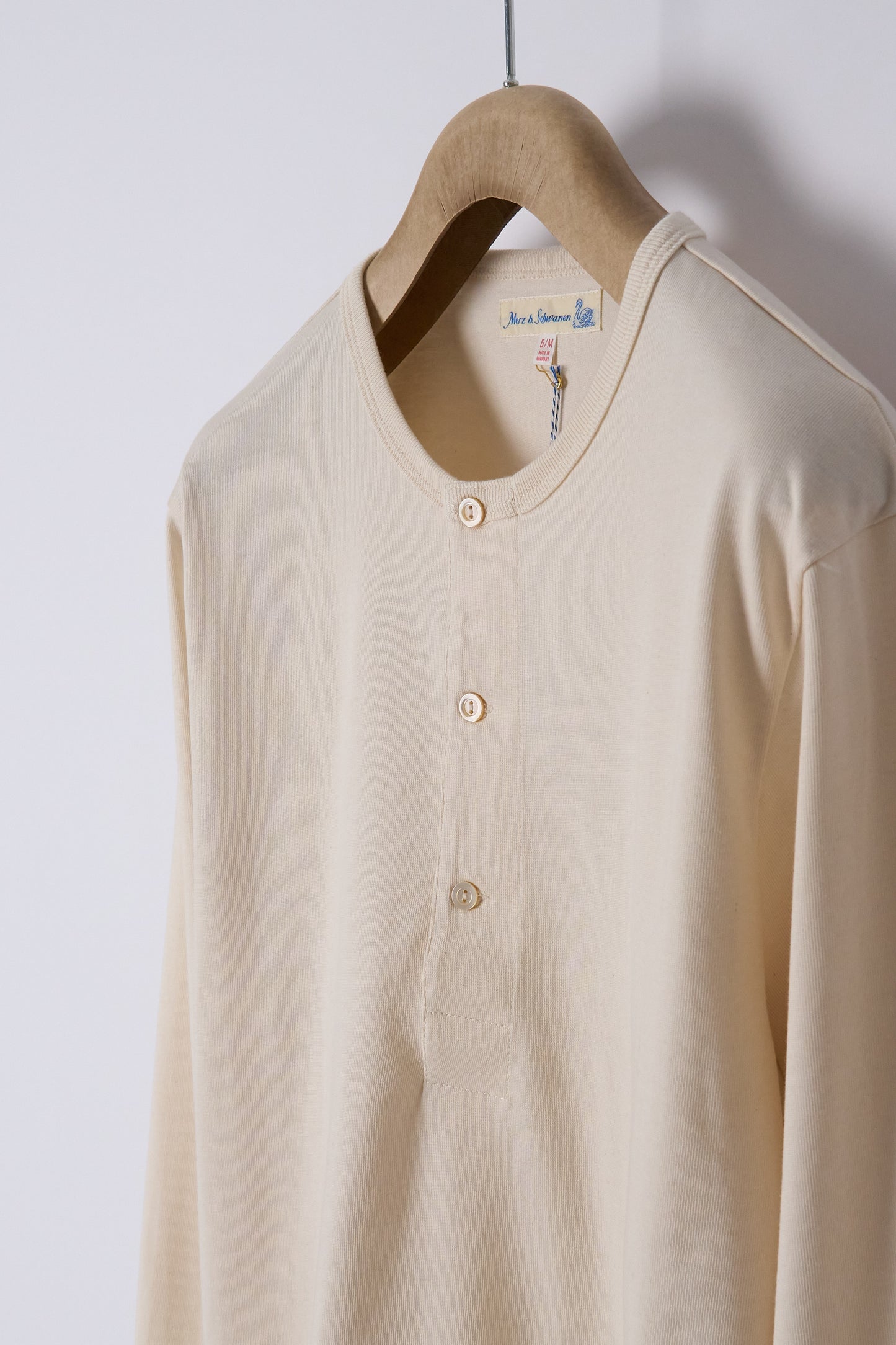 2M06 Refined Long Sleeve Henley Nature