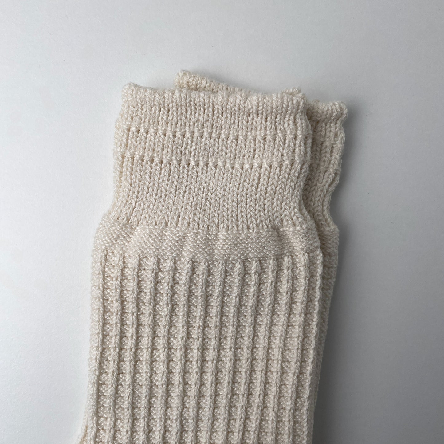 COTTON WAFFLE CREW SOCKS - RAW WHITE