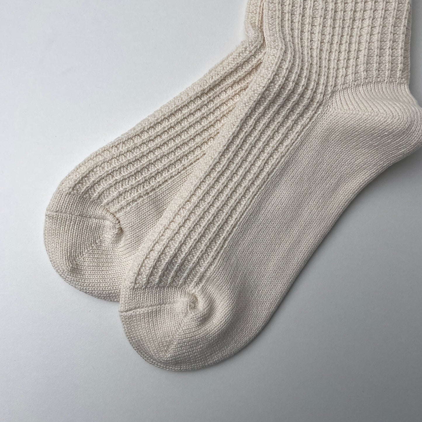 COTTON WAFFLE CREW SOCKS - RAW WHITE