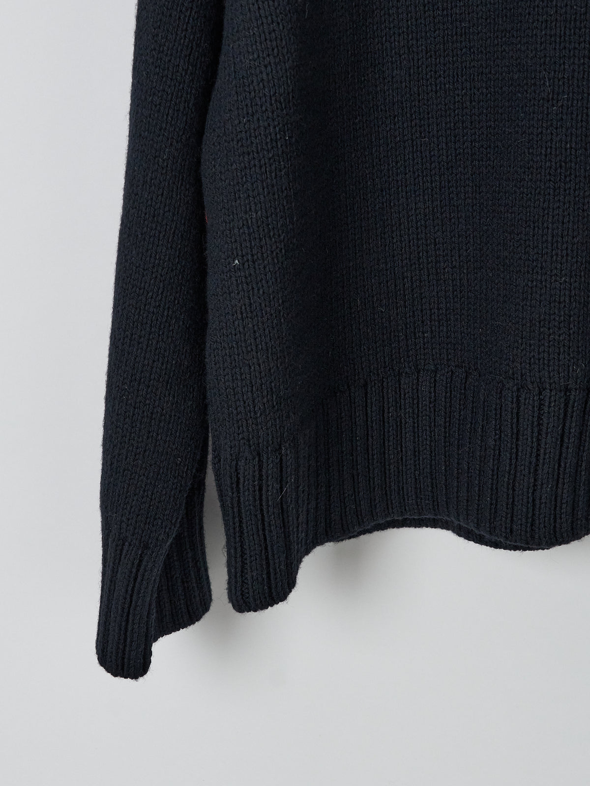 Farah Sweater – Black Navy