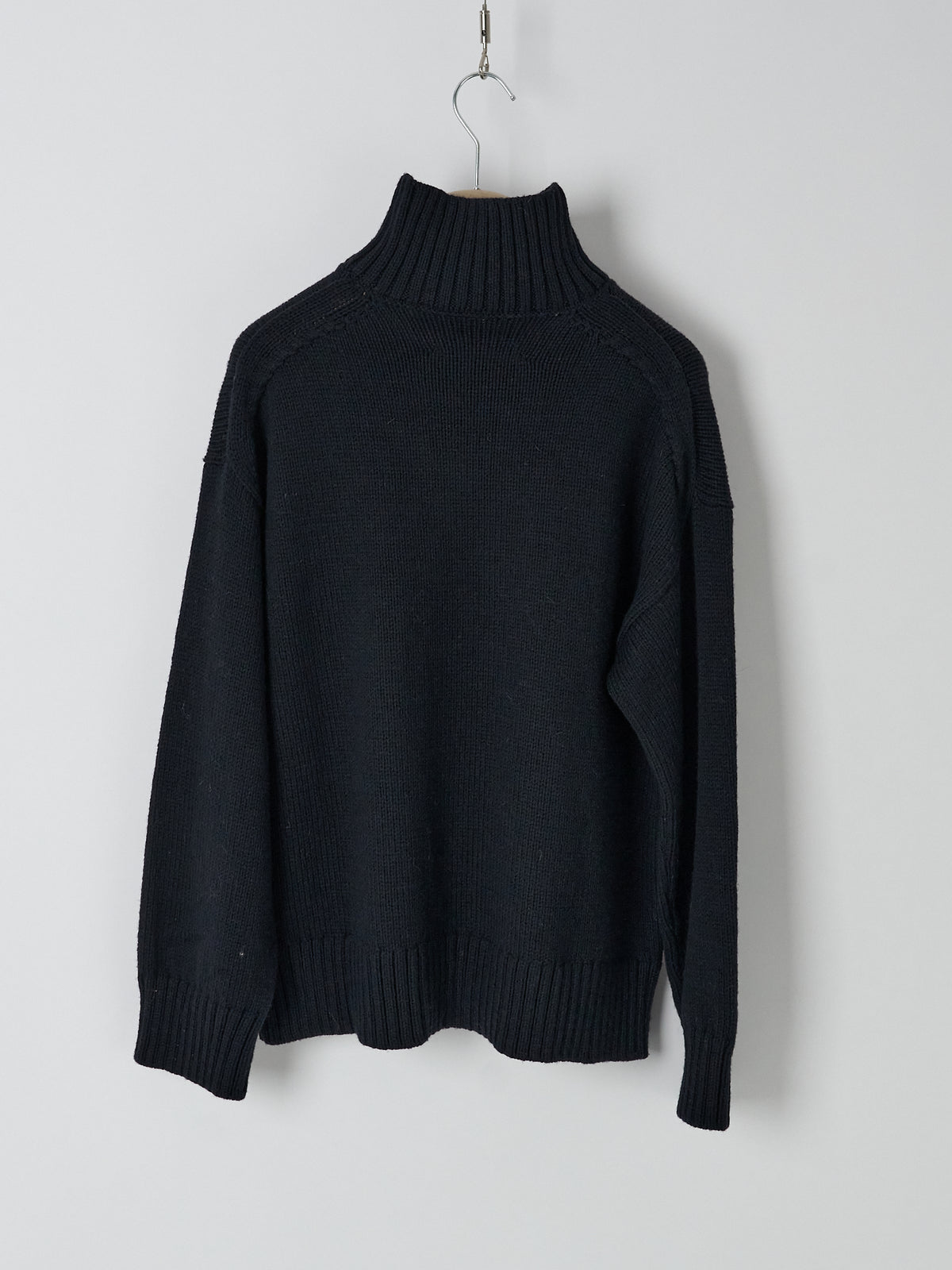 Farah Sweater – Black Navy