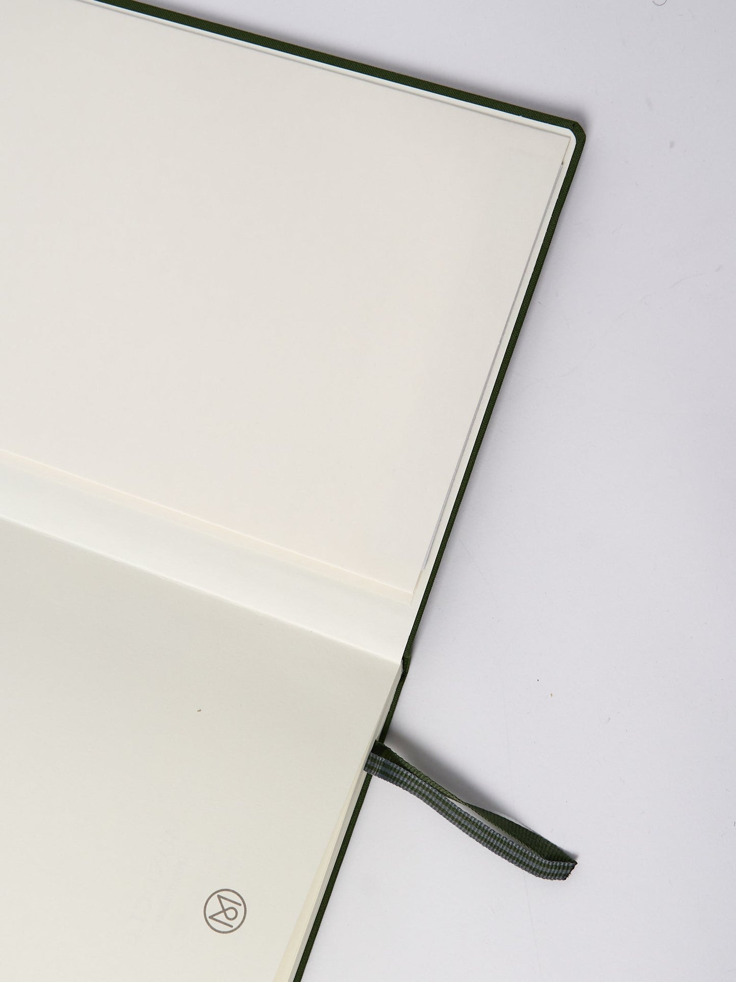 Monocle x Leuchtturm1917 hardcover linen notebook (B5) - Olive