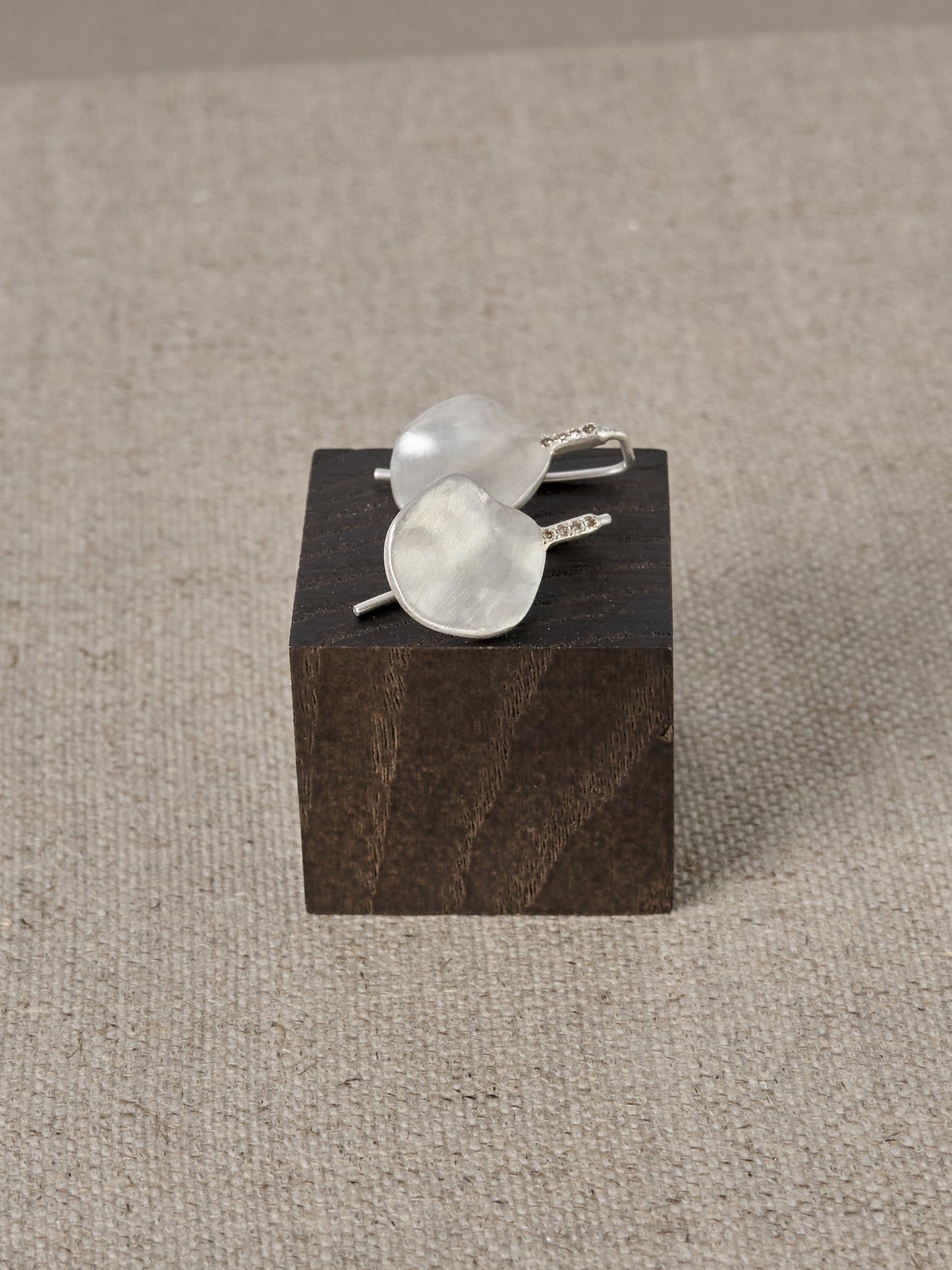 Win No.2 Stud Earrings – Cognac Diamonds