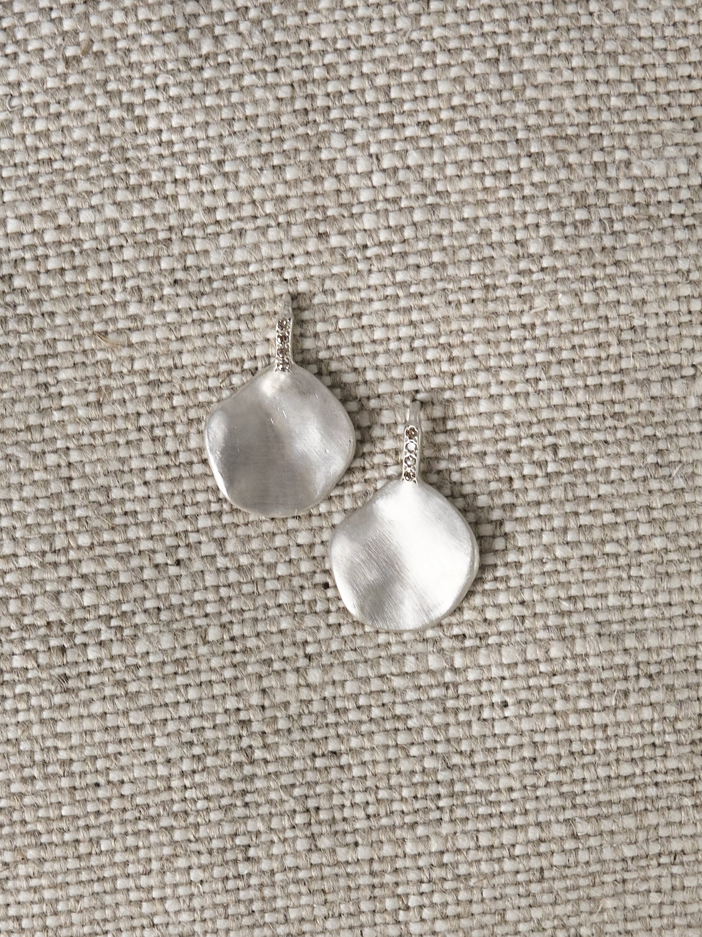 Win No.2 Stud Earrings – Cognac Diamonds
