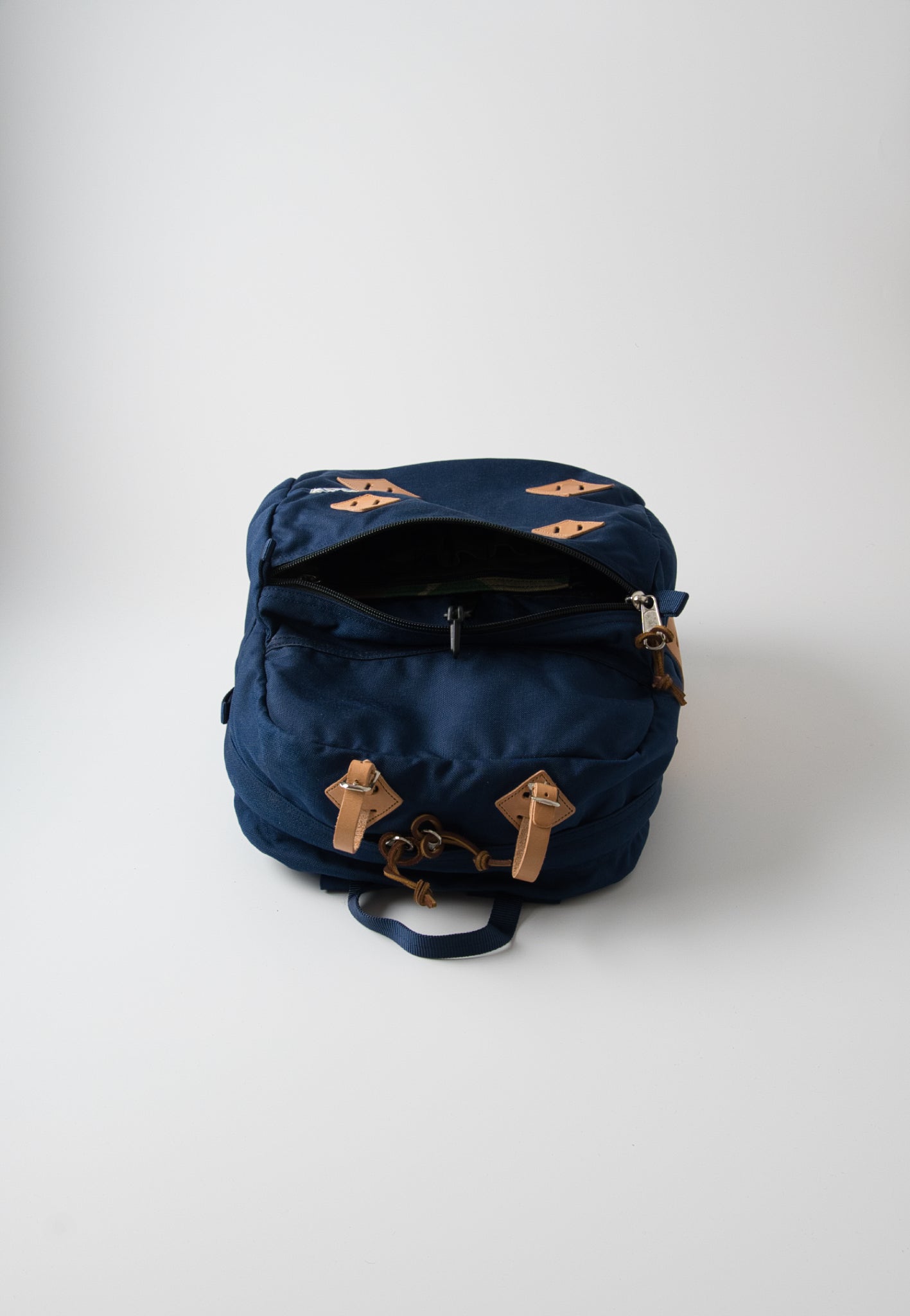 DAY PACK + LEATHER PATCH - MIDNIGHT