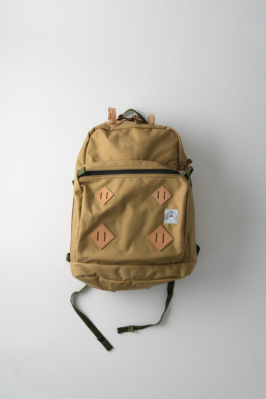 DAY PACK + LEATHER PATCH - SANDSTONE