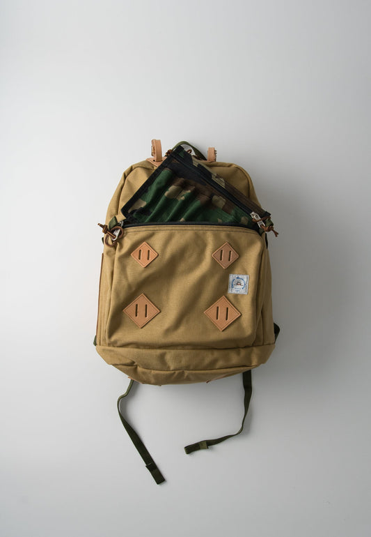 DAY PACK + LEATHER PATCH - SANDSTONE