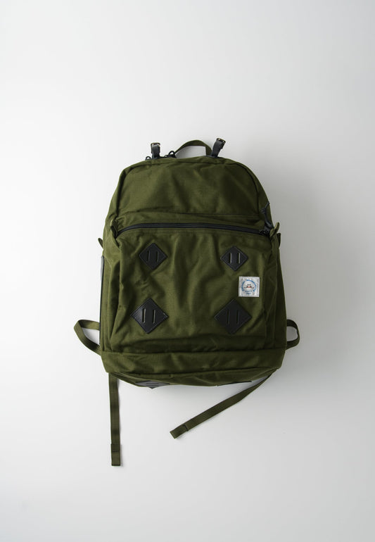 DAY PACK W/ LEATHER PATCH - MOSS W/ BLACK