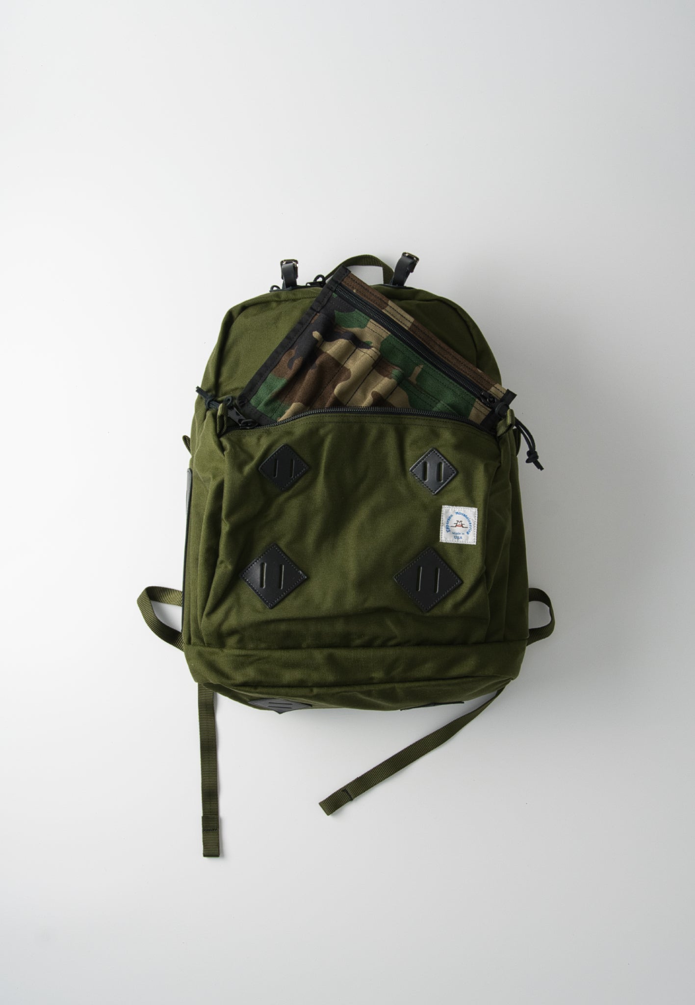 DAY PACK W/ LEATHER PATCH - MOSS W/ BLACK