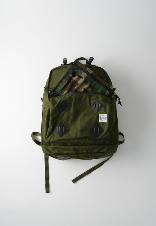 DAY PACK W/ LEATHER PATCH - MOSS W/ BLACK