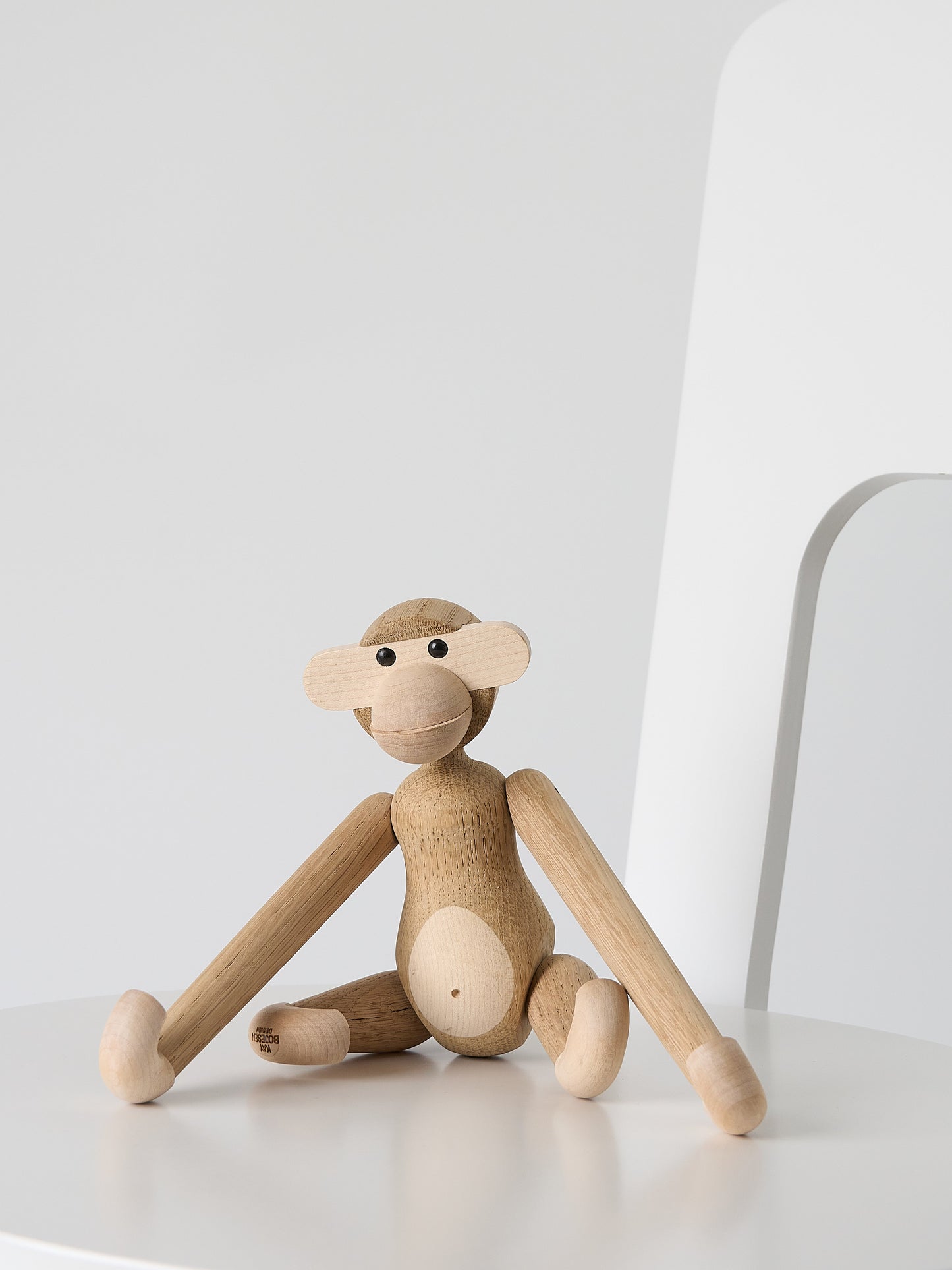 Monkey small Oak H18.5cm