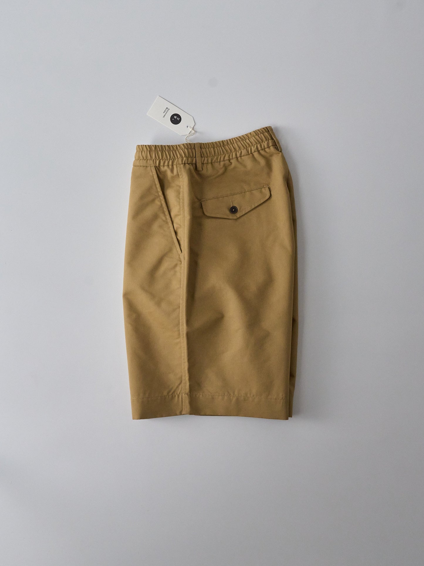 Pleated Track Short in Brushed Polytech - Sand