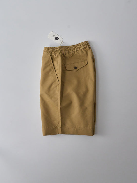Pleated Track Short in Brushed Polytech - Sand